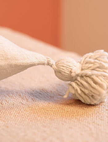 Funda de cojín de lana con borlas