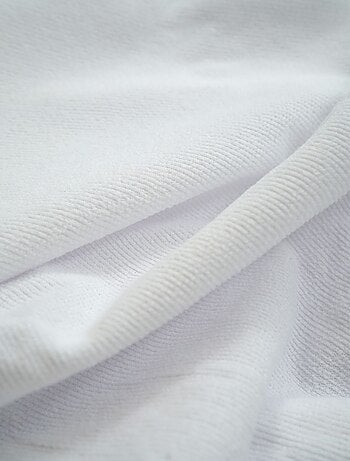 Funda impermeable con elásticos.