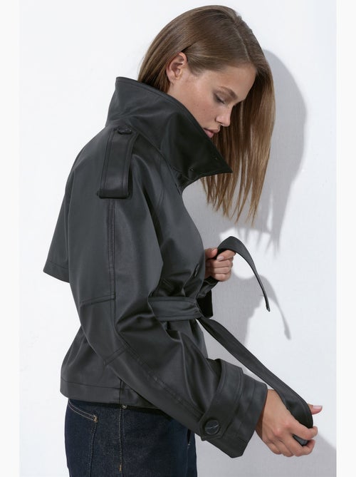 Gabardina corta de piel sintética hiccup - Kiabi Gabardina corta de piel sintética hiccup - Kiabi