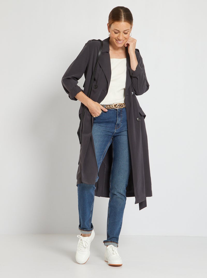 Gabardina larga vaporosa con cinturón gris oscuro - Kiabi