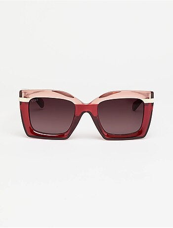 Gafas mali de calibre reducido, estética geométrica y montura ligera