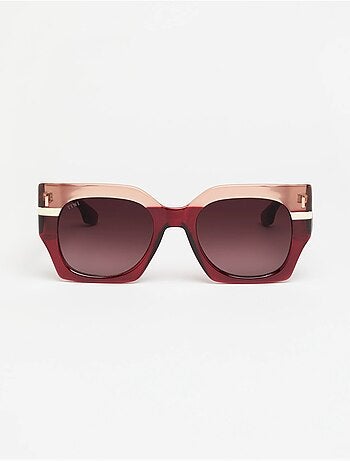 Gafas matt de estética geométrica y diseño vanguardista