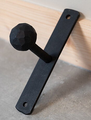 Gancho de pared pequeño, recto, metal negro y bola