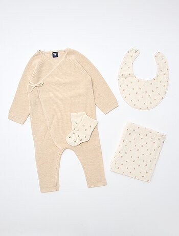 GIFTBOX Pelele + calcetines + muselina + babero