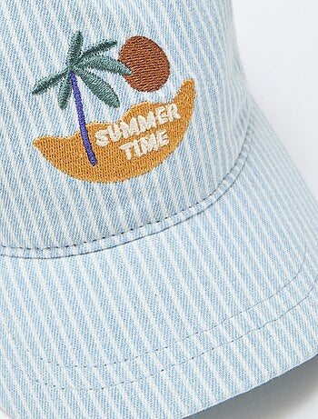 Gorra a rayas con parche bordado