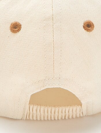 Gorra bordada en tejido