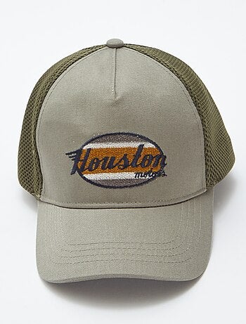 Gorra con bordado