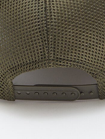Gorra con bordado