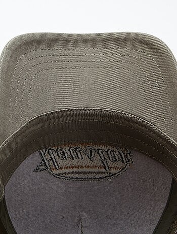 Gorra con bordado