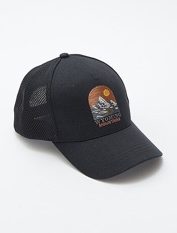 Gorra con bordado