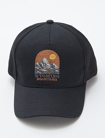 Gorra con bordado