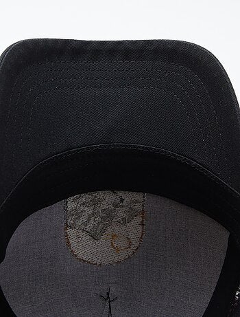 Gorra con bordado