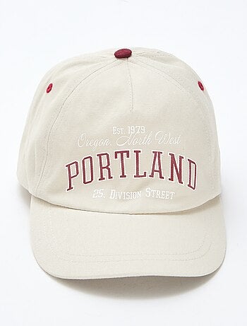 Gorra con inscripción