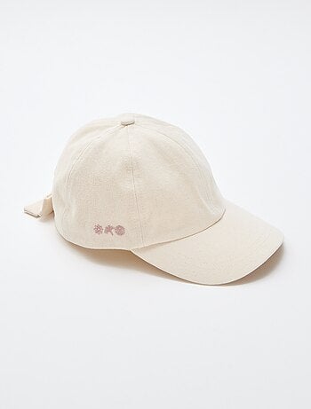 Gorra con lazo de fantasía en la parte trasera