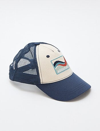 Gorra con rejilla + bordado delantero