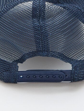 Gorra con rejilla + bordado delantero