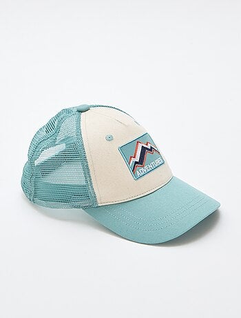 Gorra con rejilla + bordado delantero