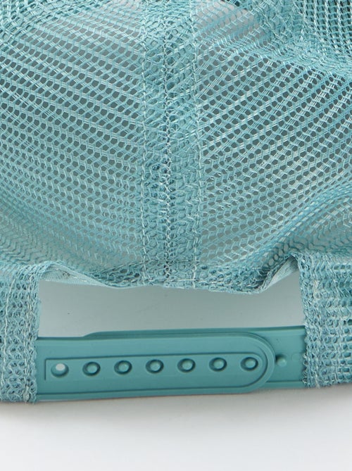 Gorra con rejilla + bordado delantero - Kiabi