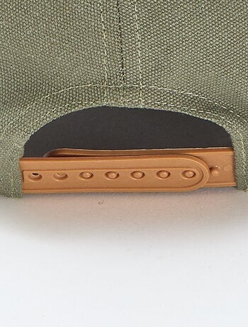 Gorra con visera de tejido de canalé