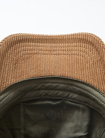 Gorra con visera de tejido de canalé
