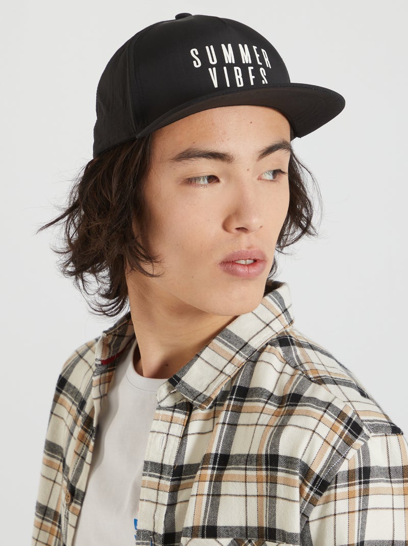 Gorra con visera plana negro - Kiabi