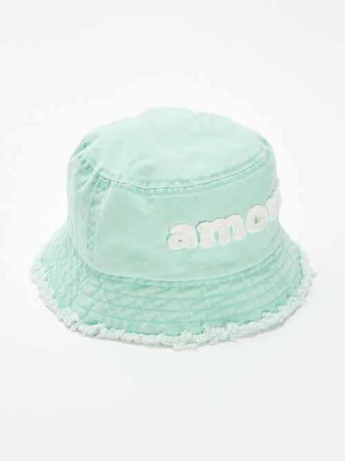 Gorro bucket con mensaje y borde deshilachado - Kiabi