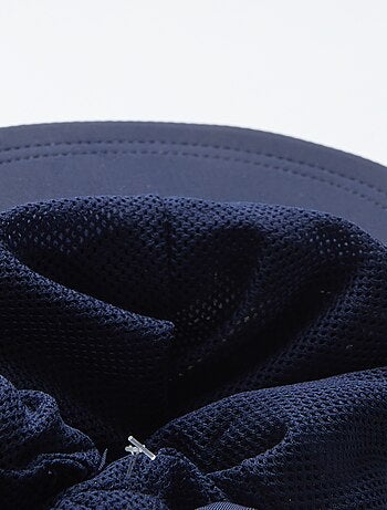 Gorro bucket con nuca cubierta