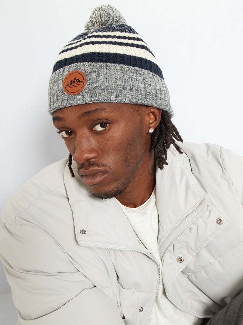 Gorro con borla estilo 'color-block' AZUL - Kiabi