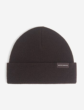 Gorro con etiqueta delante