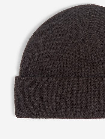 Gorro con etiqueta delante