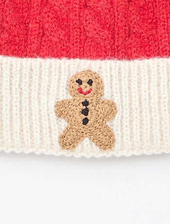 Gorro de canalé y trenzado con pompón