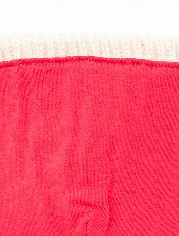 Gorro de canalé y trenzado con pompón