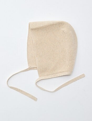 Gorro de punto con lazos