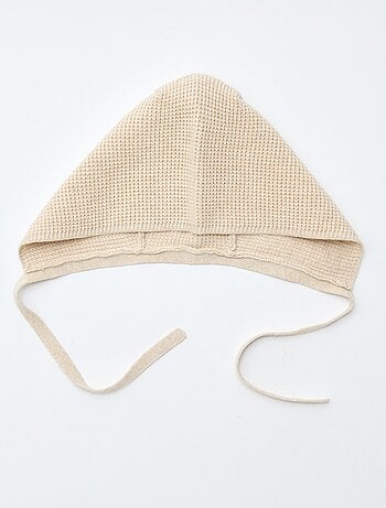 Gorro de punto con lazos