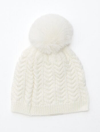 Gorro de punto con pompón