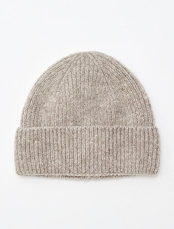 Gorro de punto de canalé con vuelta