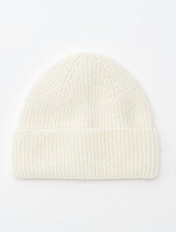 Gorro de punto de canalé con vuelta