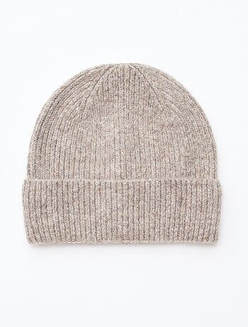Gorro de punto de canalé con vuelta