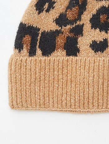 Gorro de punto de canalé con vuelta