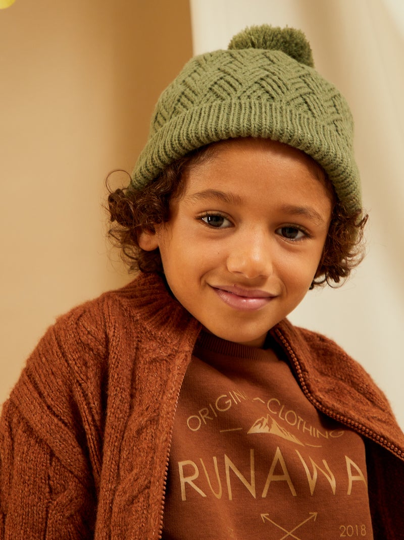 Gorro de punto trenzado con borla verde liquen - Kiabi