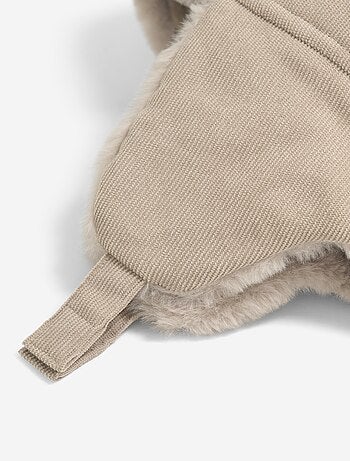 Gorro forrado con orejas de fantasía en la parte superior