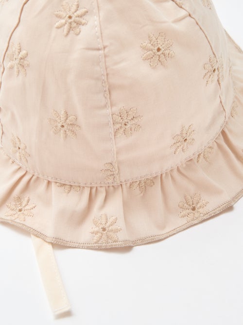 Gorro tipo pescador con volante y flores bordadas - Kiabi