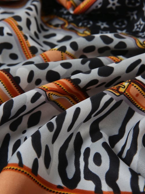 Gran Pañuelo de seda Pantcase Zoé - Kiabi Gran Pañuelo de seda Pantcase Zoé - Kiabi