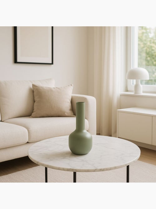 Jarrón de metal con cuello estrecho y largo. - Kiabi