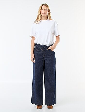 Jean ancho con doble abertura abotonada