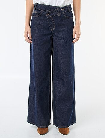 Jean ancho con doble abertura abotonada