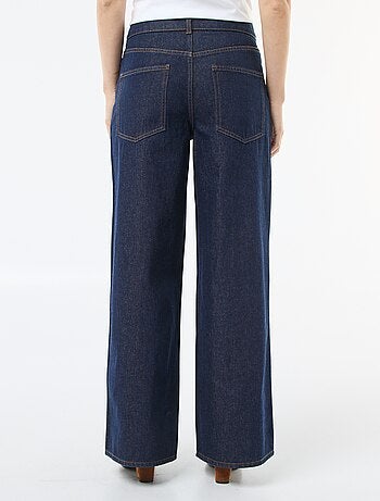Jean ancho con doble abertura abotonada
