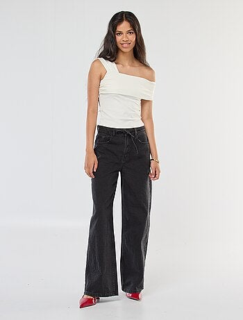 Jean corte wide leg con cinturón fino de jean