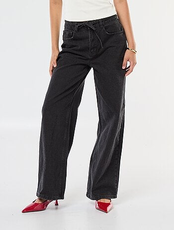 Jean corte wide leg con cinturón fino de jean