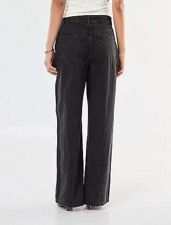 Jean corte wide leg con cinturón fino de jean